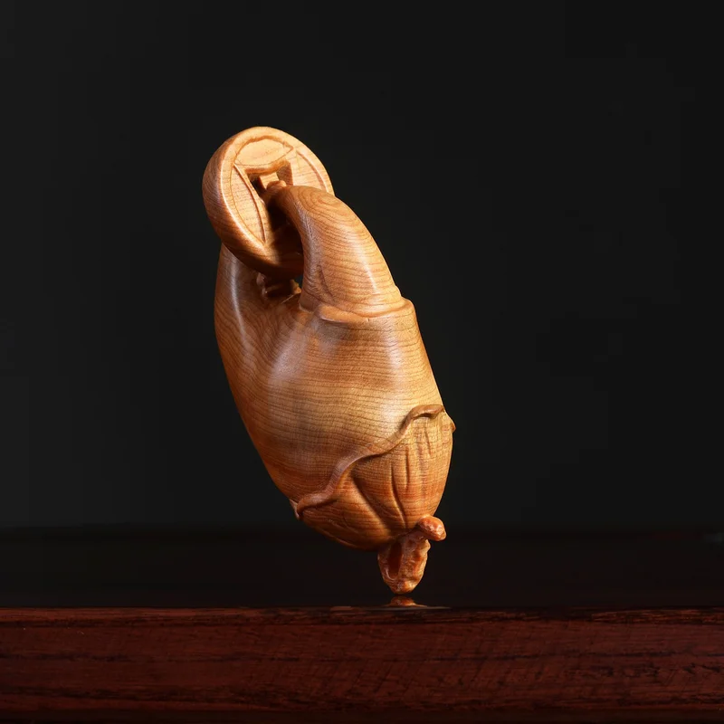 Natural Thuja Wood Crab Claw Holding Coin Figurine 