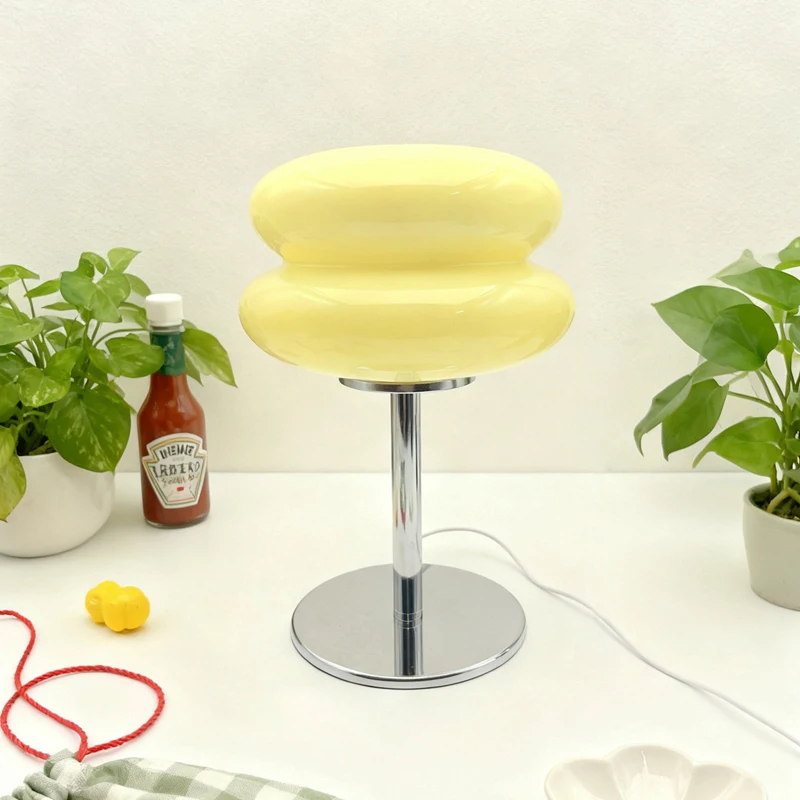 Lampe de table annulaire Bauhaus, lampe d'art antique vintage pour chevet, lumière ambiante de style ins avec base en métal et décoration en verre