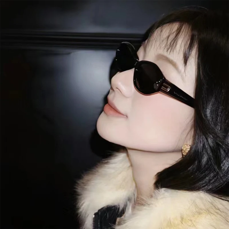 Gm النظارات الشمسية الصيف الإناث كبار Tiktok صافي الأحمر نفس إطار صغير عين القط نظارات شمسية مستقطبة نظارات الشارع النظارات في الهواء الطلق