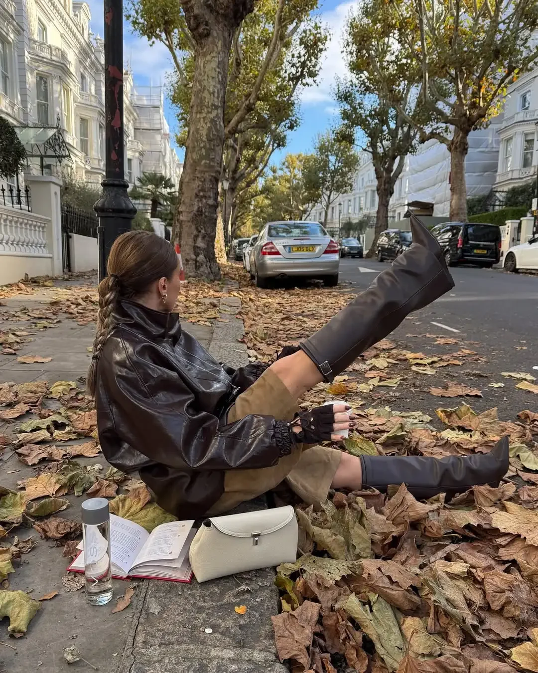 레트로 레이스업 광택 가죽 재킷 여성 패션 라펠 허리 조임 긴 소매 숏 재킷 여성 2025 출퇴근 아우터 신상