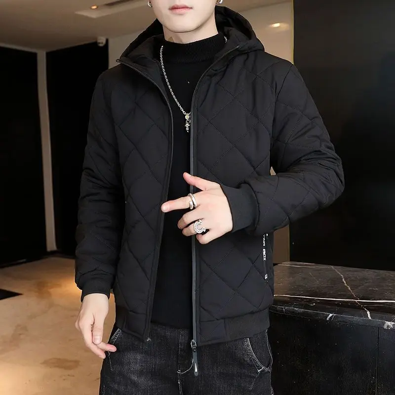 2024 Nowy męski płaszcz zimowy Trend Casual Short Korean Handsome Warm Thicken Hooded Thicken Cotton Padded Jacket Male Q751