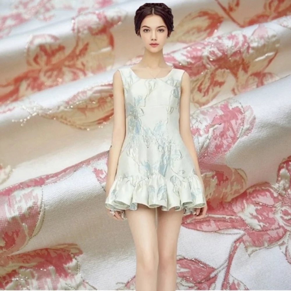 

Золотая линия парча жаккардовая ткань пряжа окрашенная платье костюм пальто одежда европейский бренд модный дизайн шить оптовая продажа ткань на метр