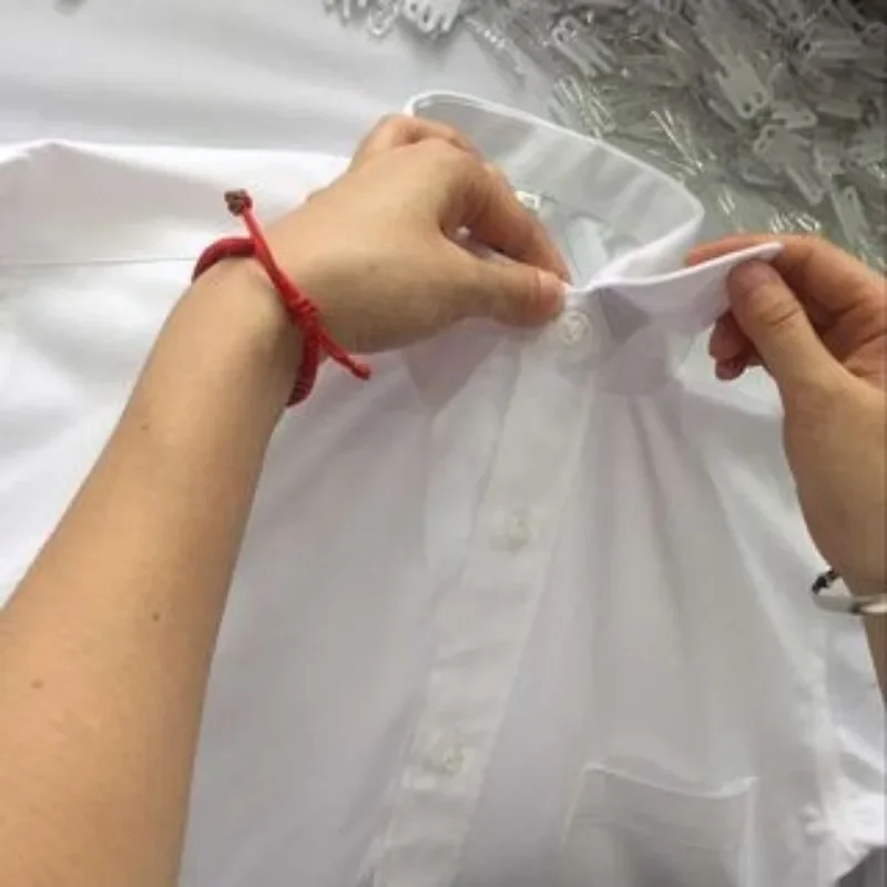 1000 Uds fabricantes accesorios de la camisa pieza de mariposa cuello de la camisa se mantiene la pieza del soporte