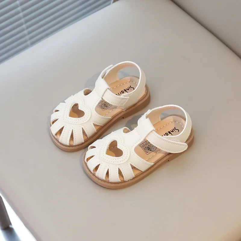 

Kids Sandals for Toddlers Girls Hollow Heart Design Princess Sweet Breathable Girls Summer Beach Shoes Toe-capped Anti-kick Soft