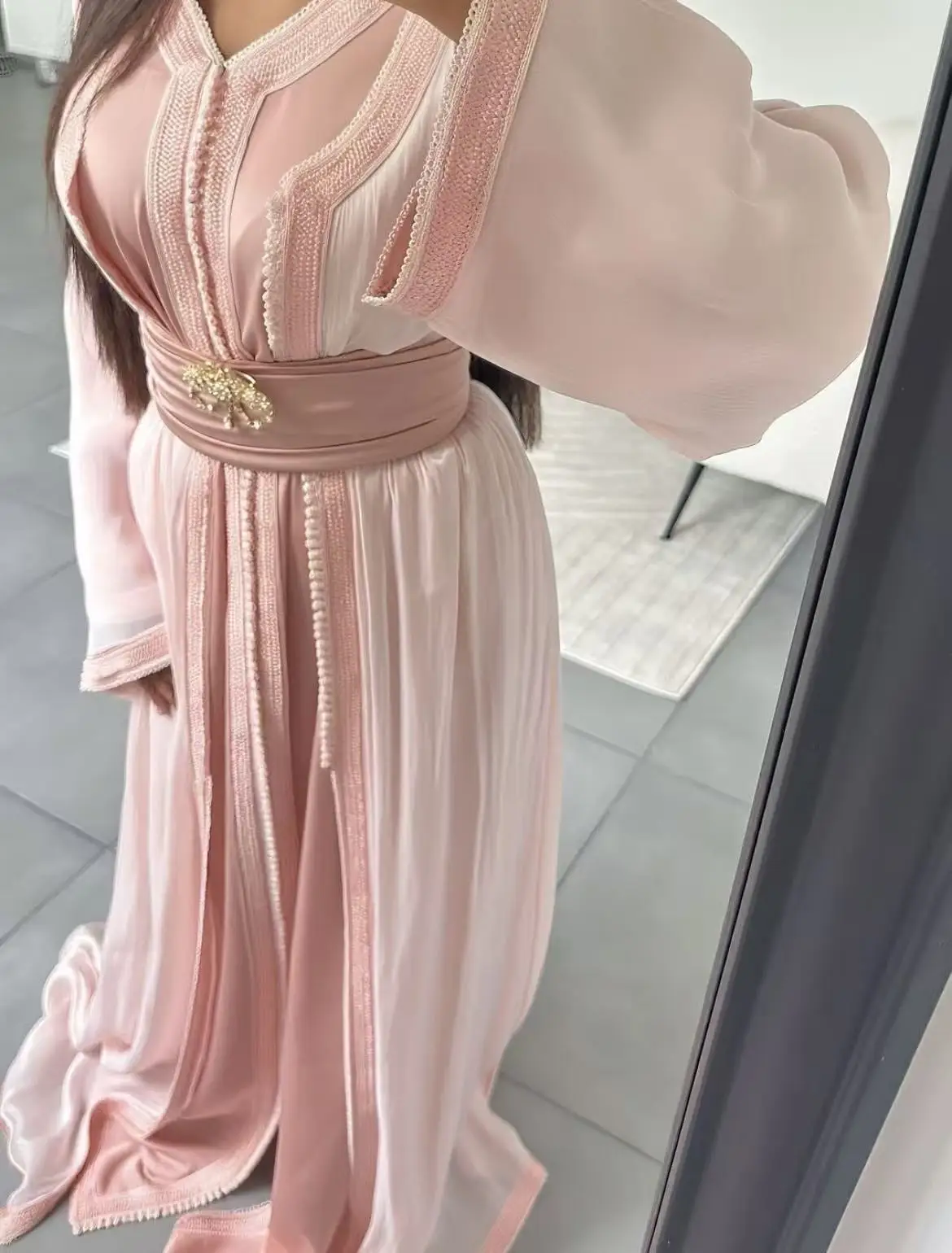 Caftan personnalisé moderne 2026 robe de bal rose simplement col en v Satin robes de soirée de Dubaï فستانmavera❤ ...........