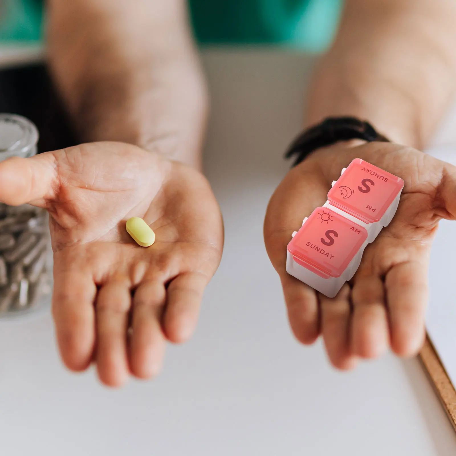 Portable PP Medicine Organizer Pill Box Travel Vitamin Case Sealed Storage Container Weekly Pill Organizer Dispenser