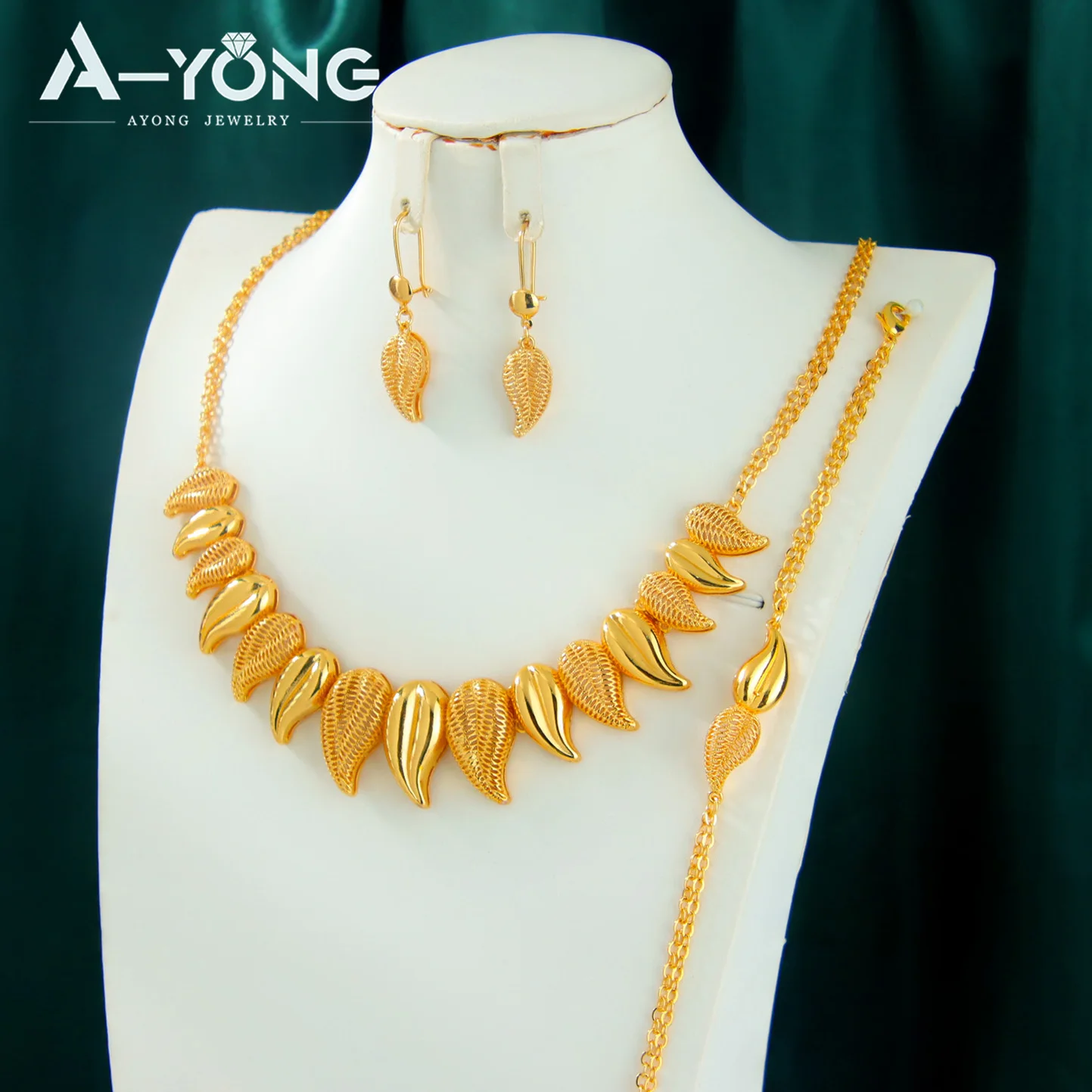 

Luxury Algeria Vintage Jewelry Set 21k Gold Plated Dubai Fashion Chilli Pendant Necklace Bracelet Earrings African Jewellry
