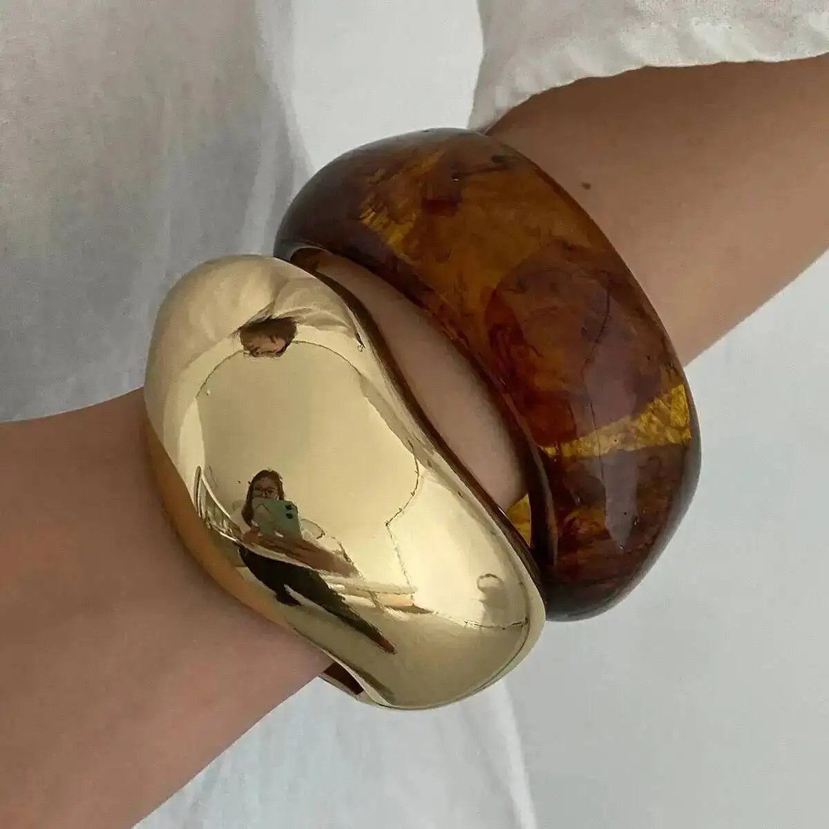 

SHIXIN Vintage Stackable Metal Acrylic Bracelets for Women Boho Brown Resin Wide Bracelet Irregular Geometric Open Spring Bangle