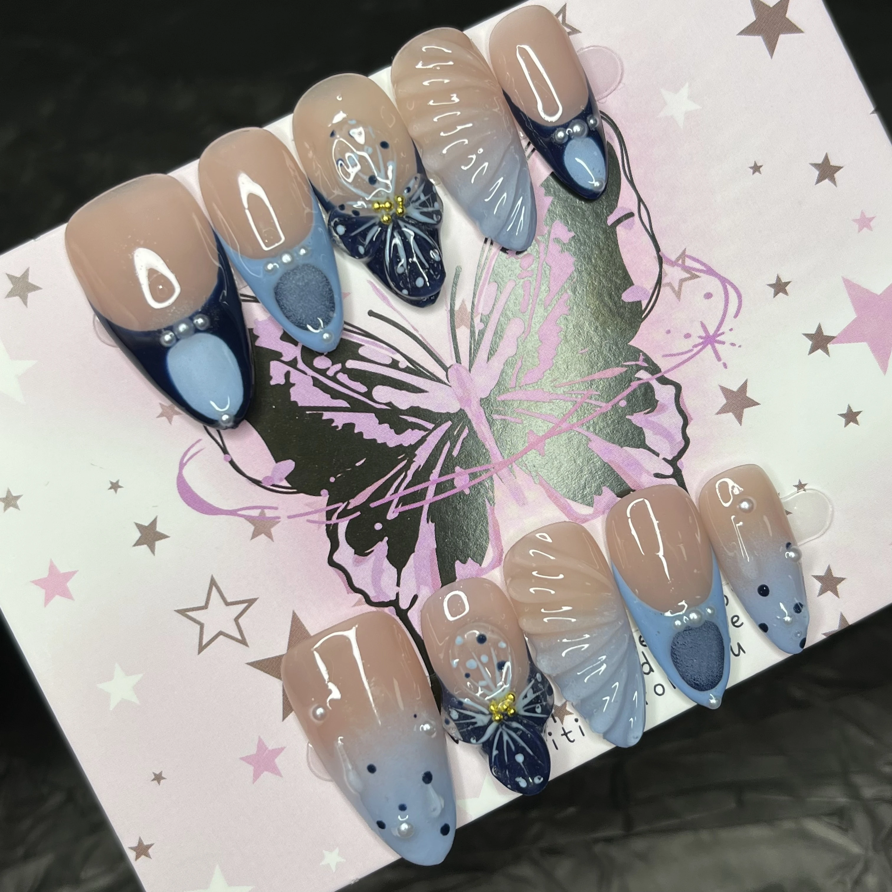 

Накладные ногти ручной работы Миндаль 3D Цветы Y2k Синие накладные ногти Пресс на акриловые кончики ногтей 3D Цветок Носимые накладные французские ногти