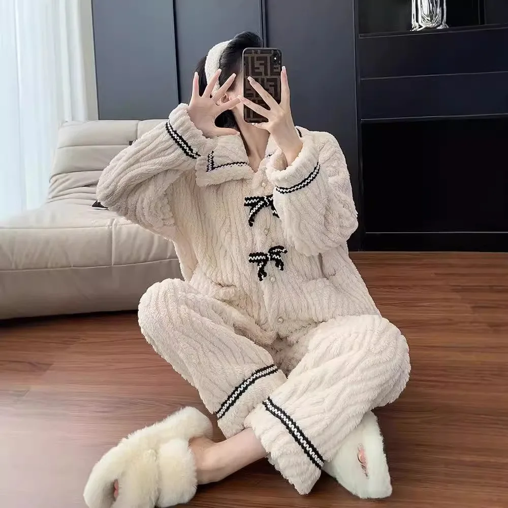 

A Set Thickened Fleece Women Pajamas Coral Velvet Small Fragrance Style Home Clothes Bow Design Princess Clothes Autumn Winter