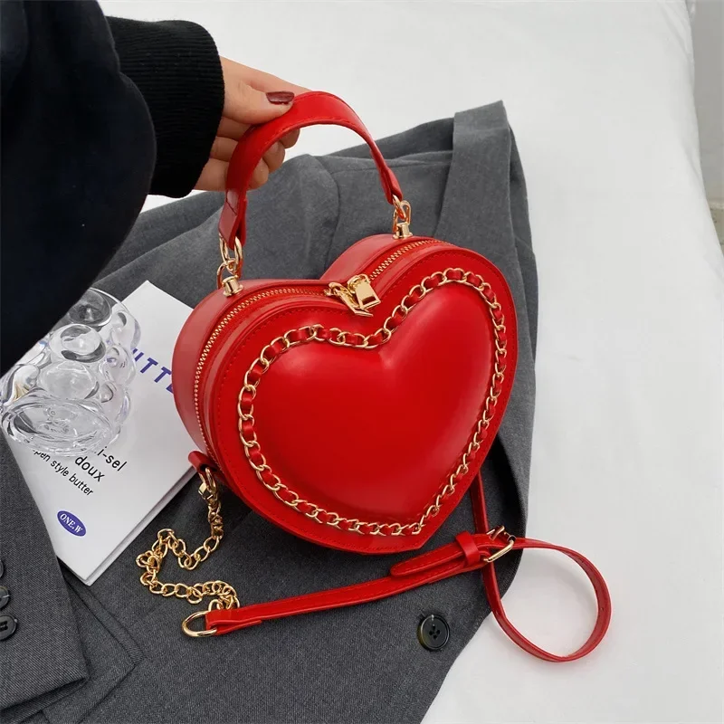 

Designer Heart-shaped Shoulder Bags for Women Luxury Chain Crossbody Bags Girls Makeup Bags Shopping Bag Retro Female Handbags