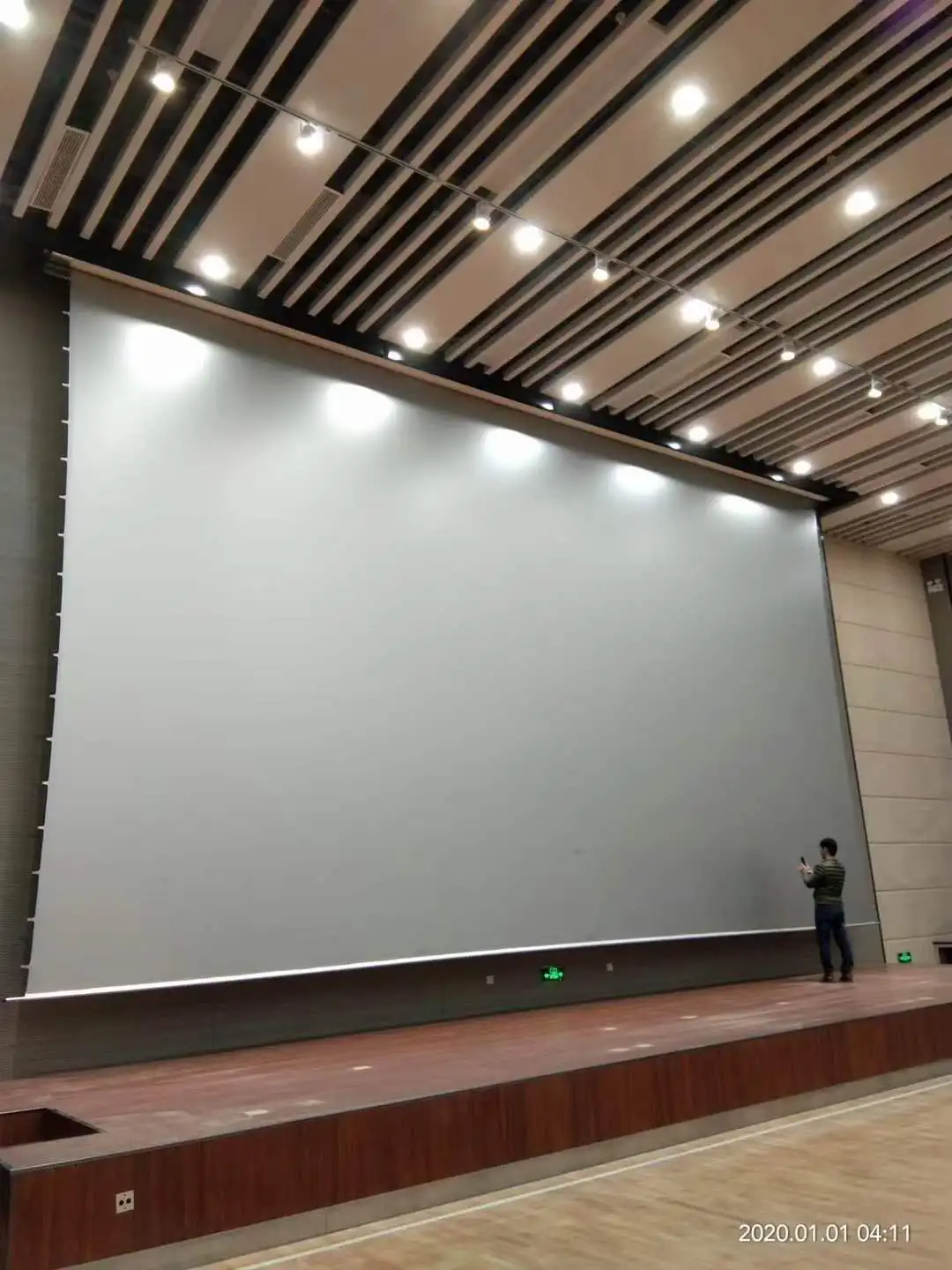 Large Venue 250 300 350 400 inch Electrical High Gain Acoustic Screen for Commercial Video Cinema Motorized Projection Screen