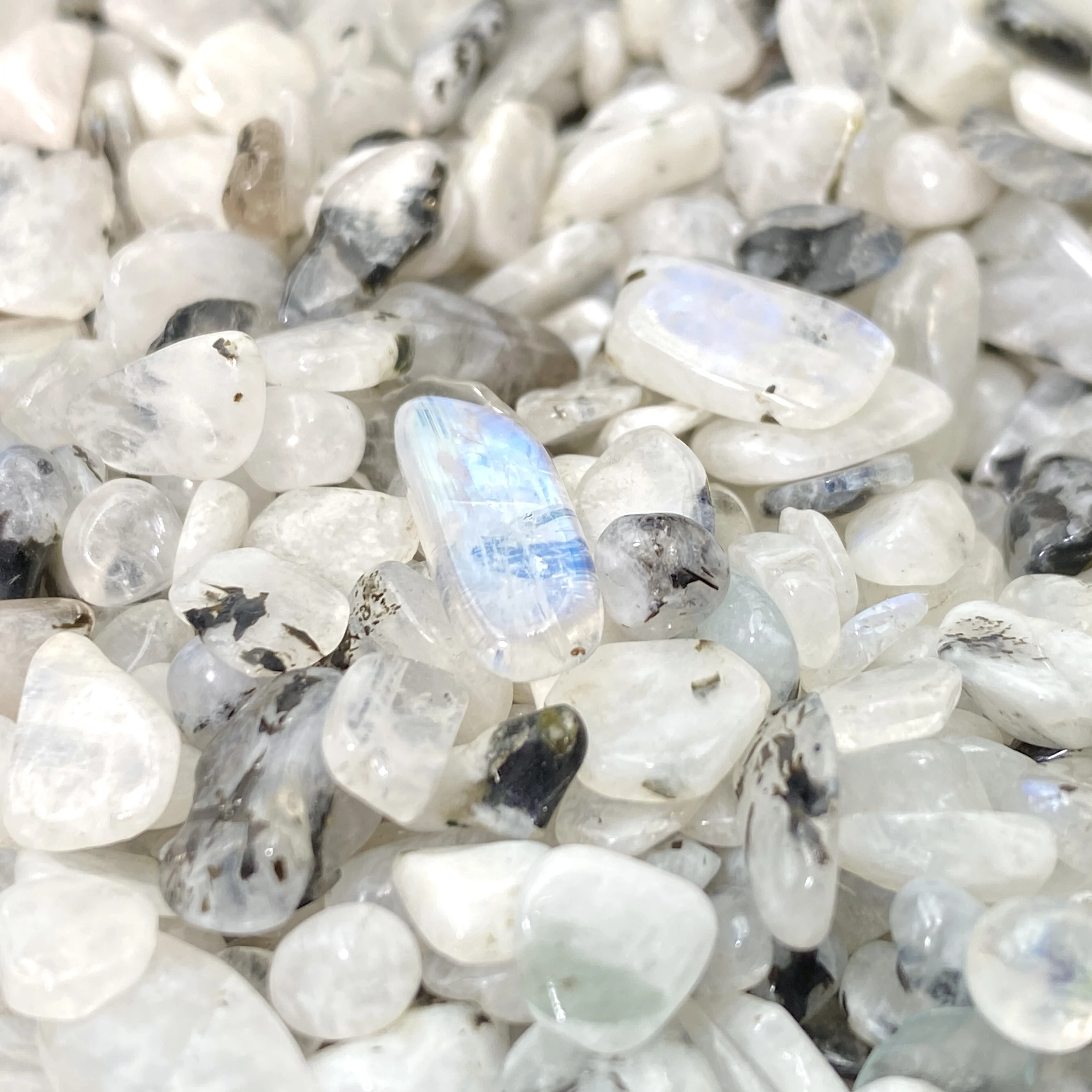 50g/100g Random High Quality 1-5mm Rainbow Moonstone Chip Decoration Natural Crystal Raw Stone, Birthday Gift, Scene Decoration.