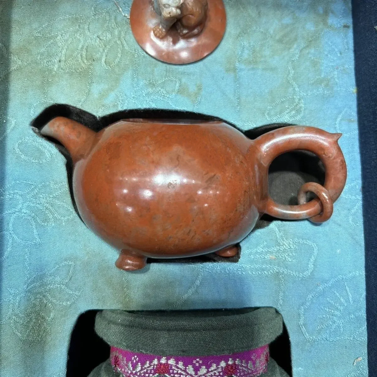 Purely hand-carved, meticulous carving, delicate material