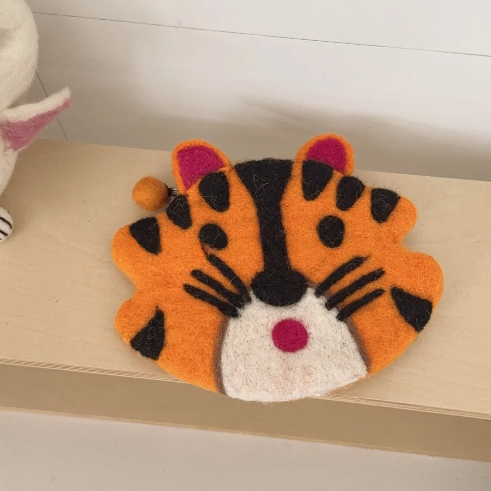 Handmade Autumn Winter New Style Tiger Cow Wool Felt Coin Purse Cute  Design Zipper Bag Accessory Creative Gift