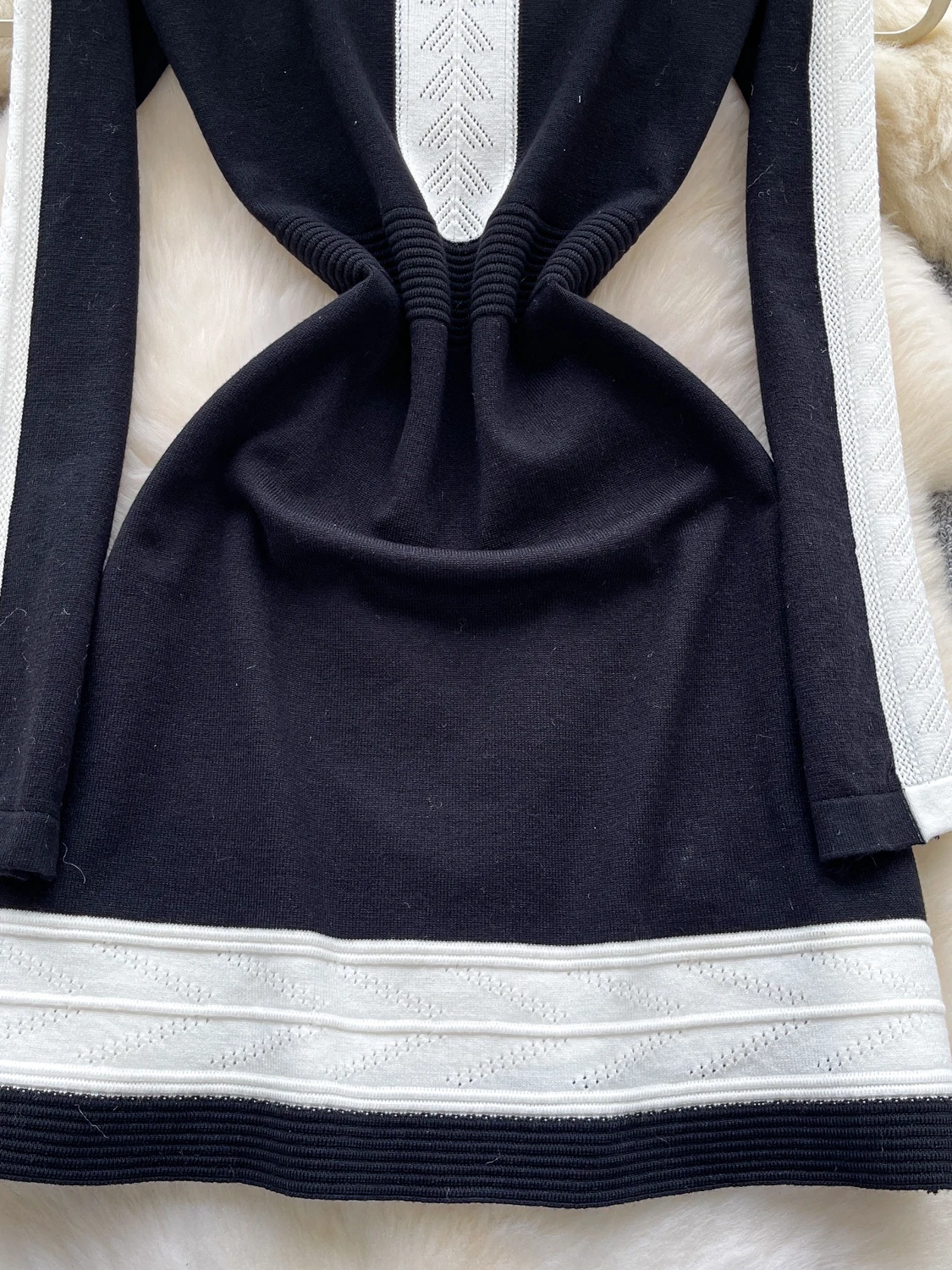 เสื้อไหมพรมถักสีสันสไตล์เรโทรสุดหรูสำหรับผู้หญิง ทรงเข้ารูป ช่วยกระชับสัดส่วน แขนยาว คอกลม เหมาะสำหรับใส่ทำงาน