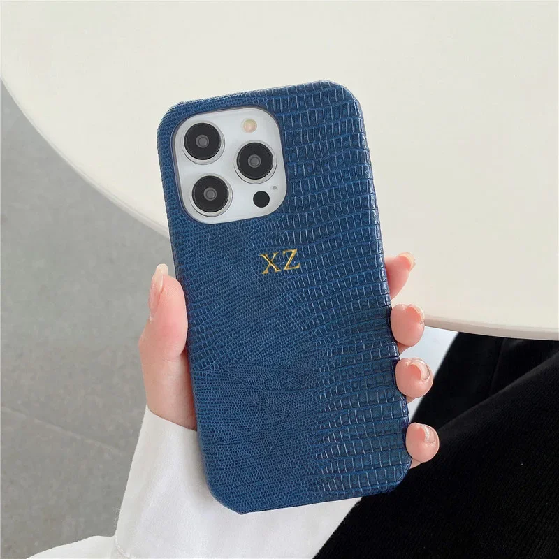 Personalisierte Gold-Initialen Lederhülle für iPhone 17 Pro Max 16 15 14 13 Pro Max Luxuriöse Eidechsen-PU-Hartschale – Detail 10