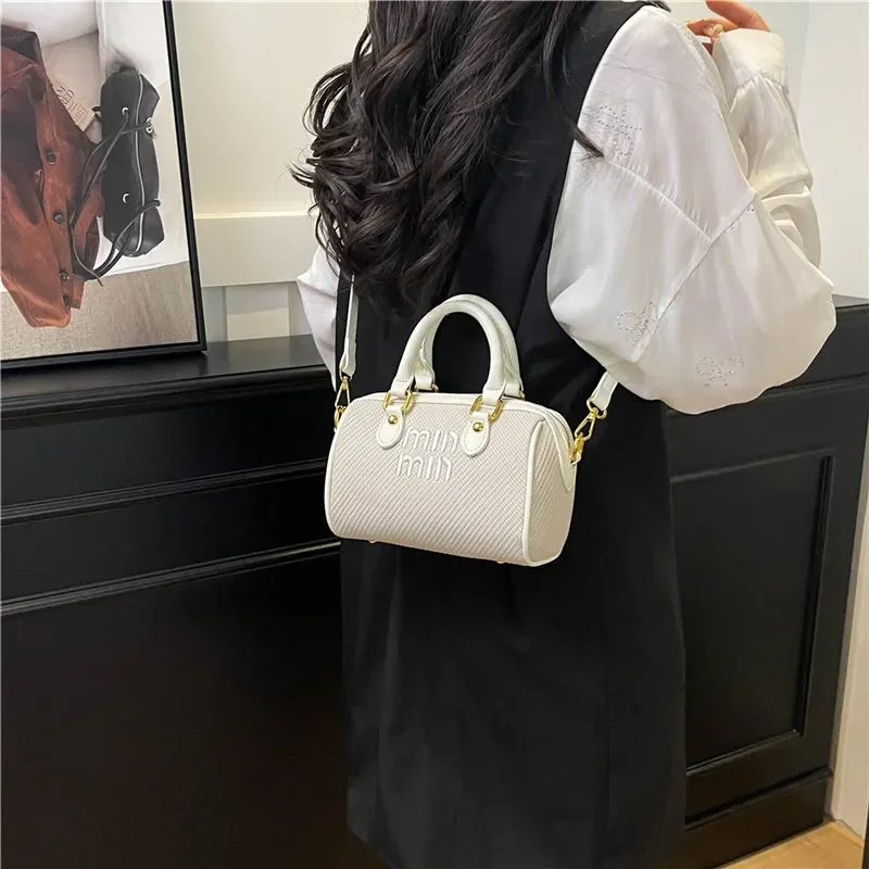 

Chic Minimalist Commuter Tote Bag Women's Textured Leather Crossbody Vintage Designer Luxury Solid Color Retro Letter Logo