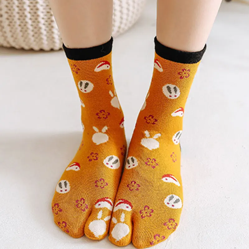 Japanese Style Fashion Cute Cartoon Cat Middle Tube Two Toe Socks For Men Women Cotton Flip Flop Tabi Socks Split Toe Socks