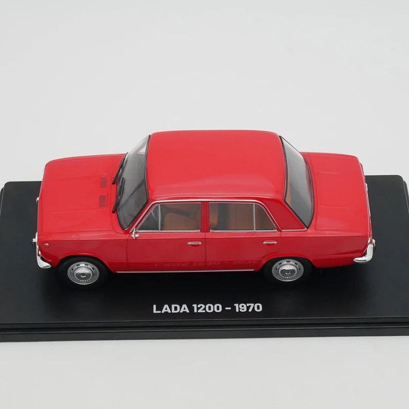 Ixo 1:24 Scale Diecast Alloy 1970 Lada 1200 Toys Cars Model Red Classics Nostalgia Adult Collection Souvenir Gift Static Display