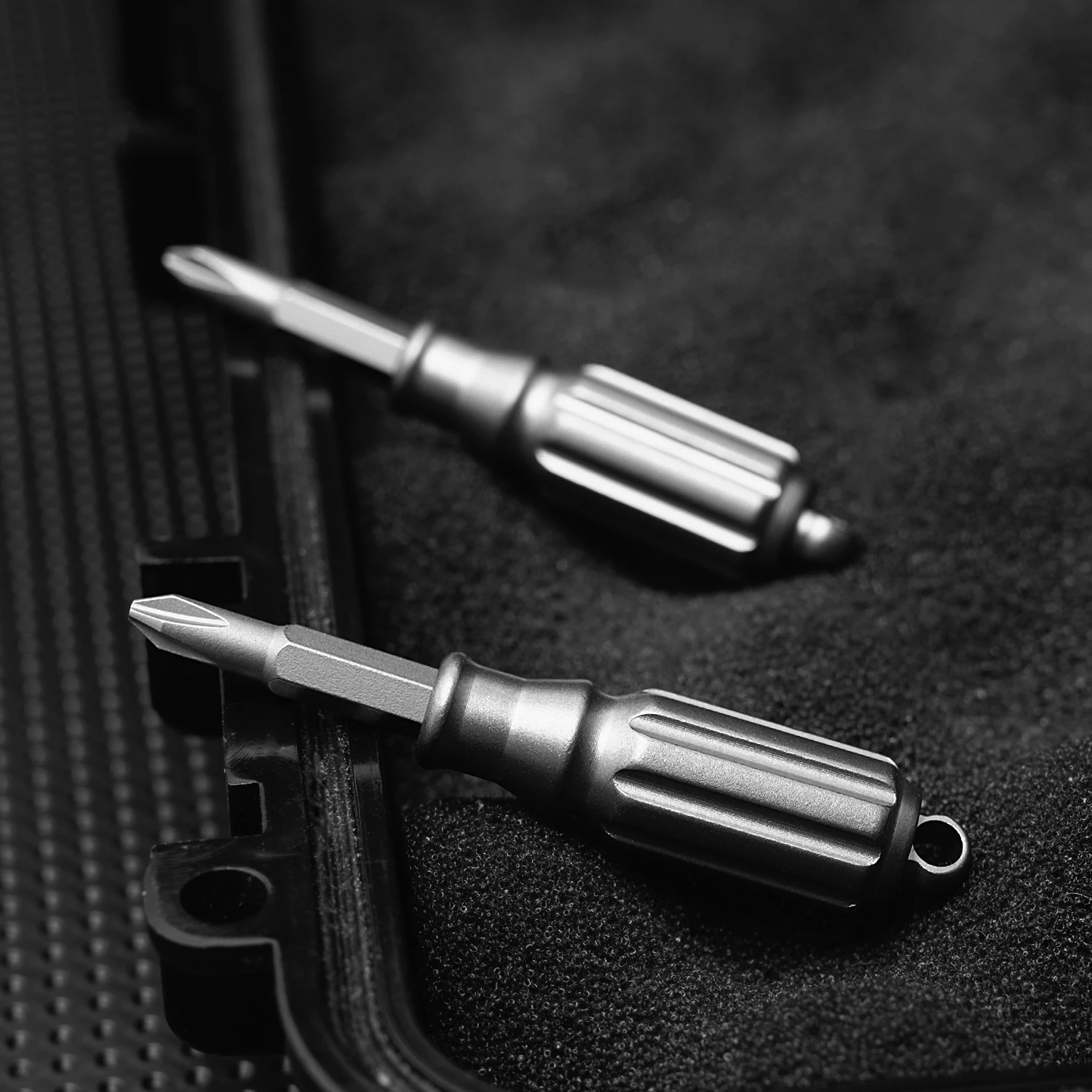 Titanium Mini Screwdriver S2 Steel Bit Keychain Portable Pocket EDC Screwdriver Tool Pendant With Stainless Keyring 1 Set