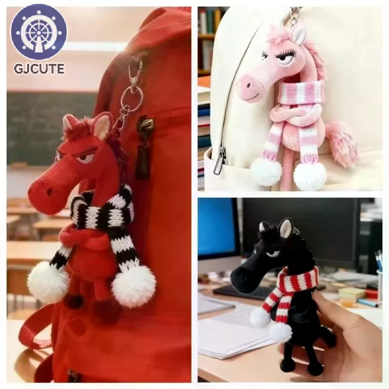 الاحتفال بعمر 2026 مع دمية قطيفة جديدة على شكل حصان، ملحق حقيبة ظهر على شكل المهر الكرتوني، سلسلة مفاتيح خاصة للعام الجديد