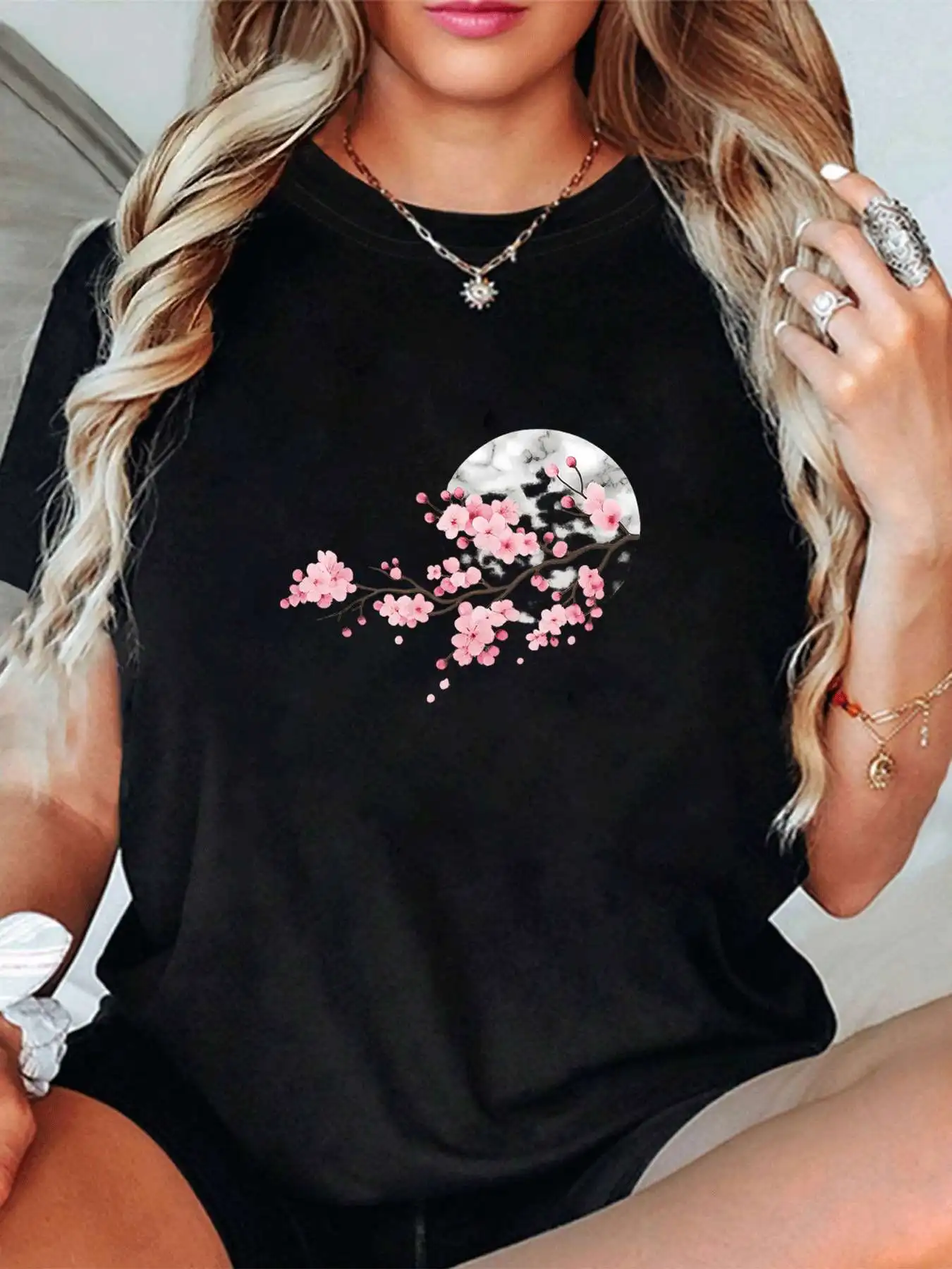 

【1145481】Женская футболка больших размеров с круглым вырезом, короткими рукавами, эластичными рукавами-полурукавами и модными принтами.