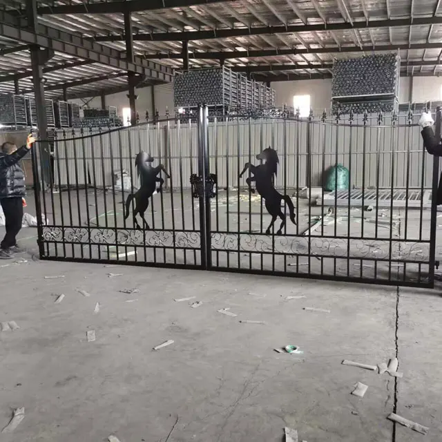 تصميم البوابة الرئيسية المخصصة سياج حديد وبوابات معدنية مقطوعة بالليزر سياج حديقة من الحديد المطاوع للحديقة