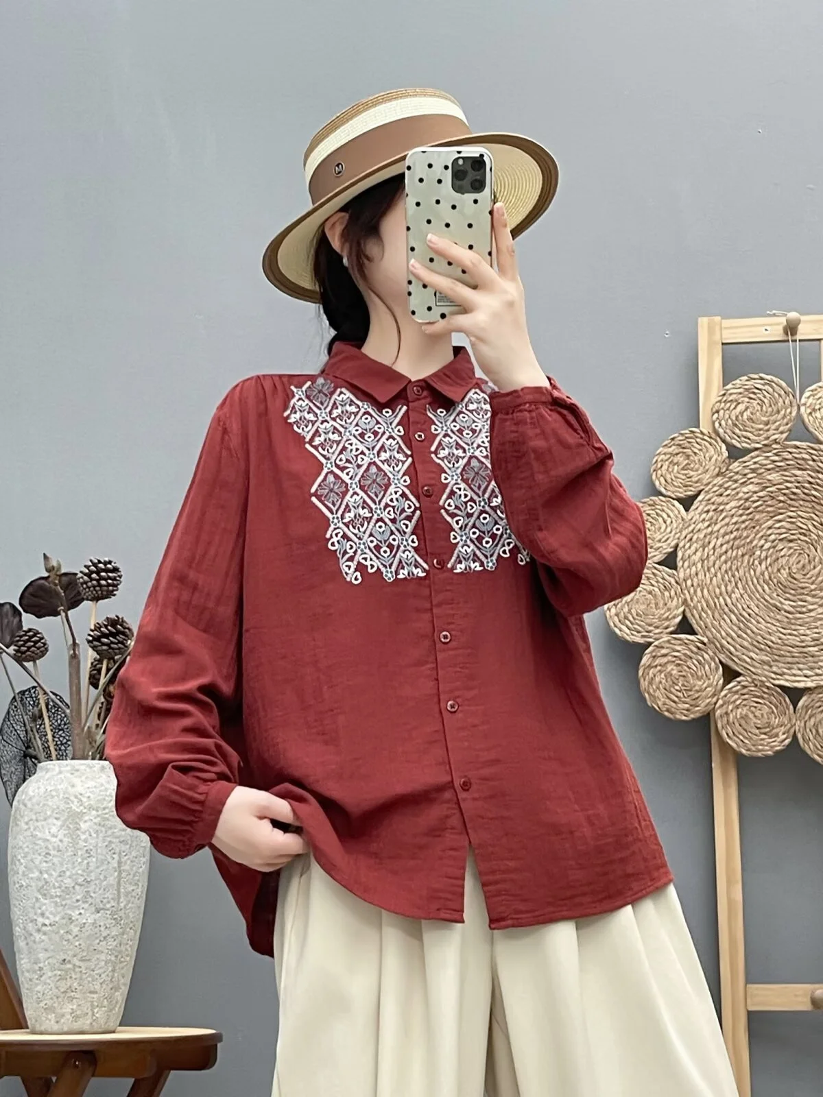 قميص نسائي قطني مطرز عرقي لعام 2026 قميص عتيق من غزل القطن الخالص أزرق أحمر رمادي أبيض قميص نسائي بقاعدة ربيعية #5