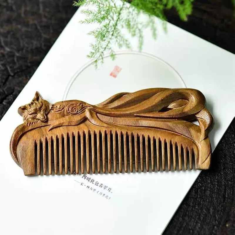 Imagem -02 - Green Sandalwood Craft Comb Madeira Natural Cabelo Esculpido à Mão Fox Presente dos Namorados Pentes de Massagem Escova de Cabelo Vintage Styling 10 Pcs