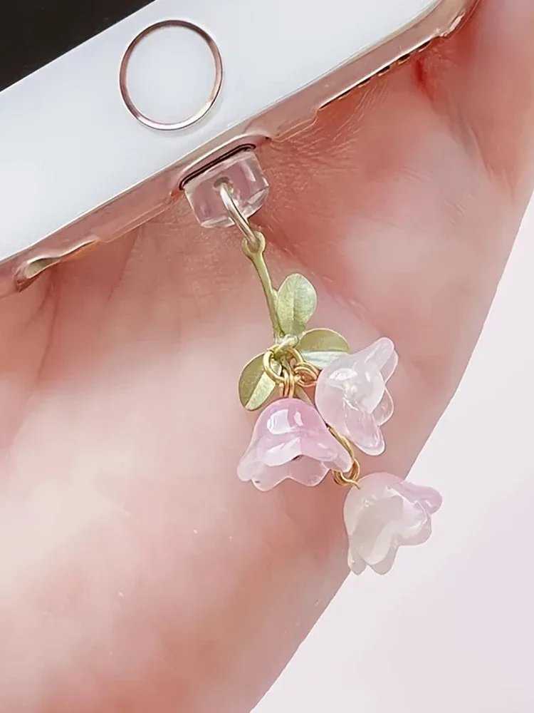 Bouchon Anti-poussière pour téléphone Lily of The Valley, 1 pièce, breloque, prise de Port de Charge Kawai pour IPhone, capuchon Anti-poussière, mignon pendentif de Protection contre la poussière de