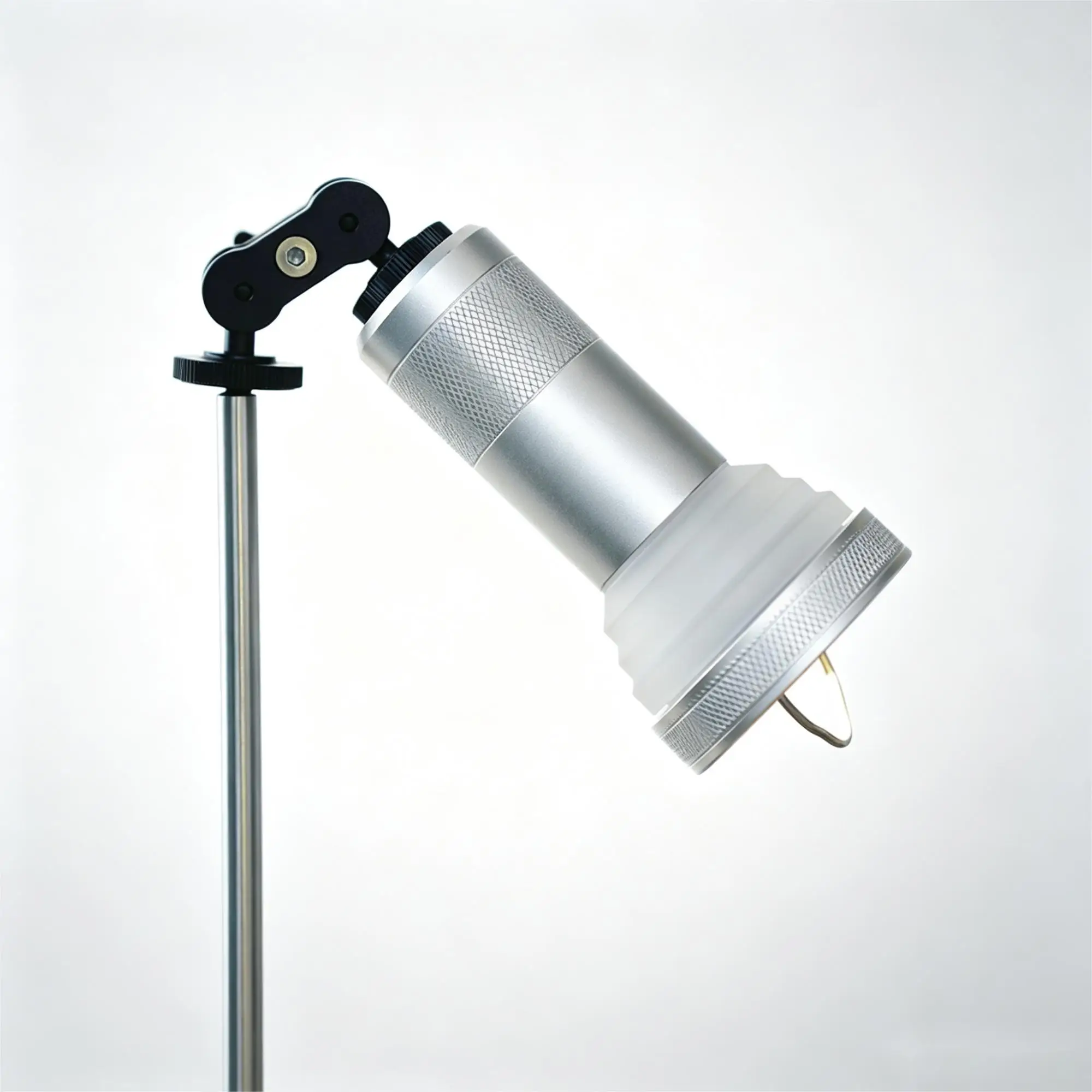 Outdoor-Camping-Scheinwerferabdeckung aus Aluminiumlegierung und Acrylmaterial, verwandelt Campinglicht mit einem Klick in einen starken Scheinwerfer, kompatibel mit Goalzero-Leuchten. – Detail 6
