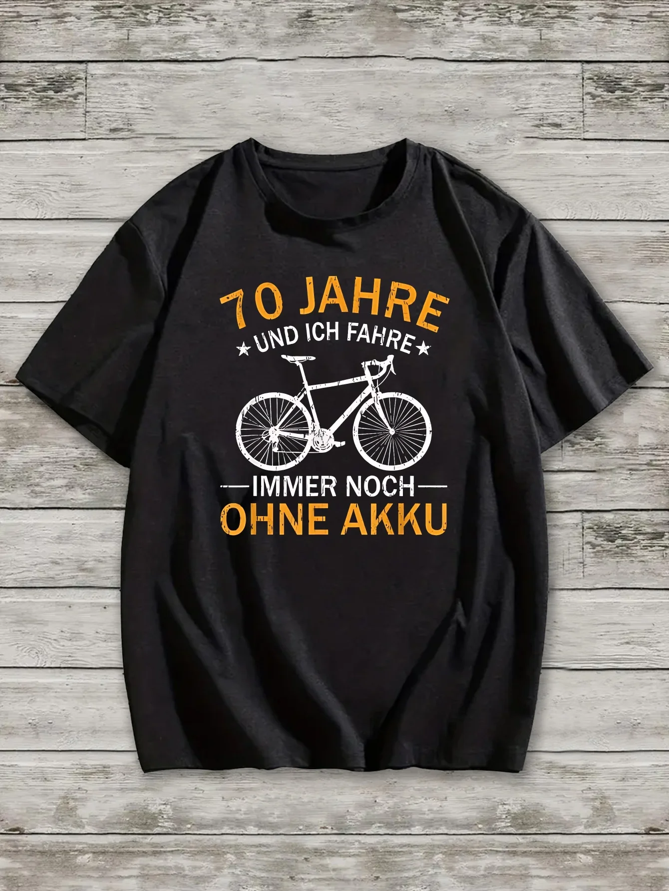 

Подарок мужчине на 70-летие - футболка с немецкой тематикой к 70-летию, с цифрой 70 - повседневные летние топы с круглым вырезом, летние топы.