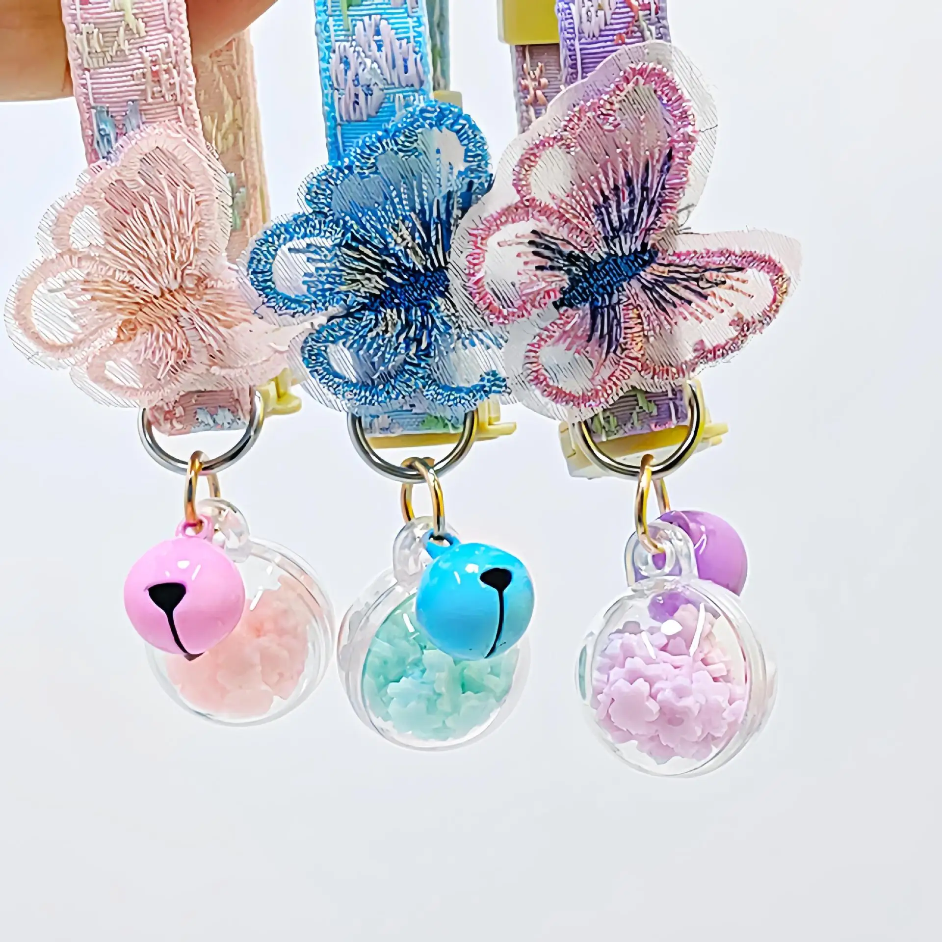 1 Stück im Dunkeln leuchtendes Katzenhalsband mit Schmetterlings- und Blumendesign, niedliches Katzenhalsband, Halsband für Hauskatzen/Außenkatzen, keine Batterie erforderlich – Detail 14