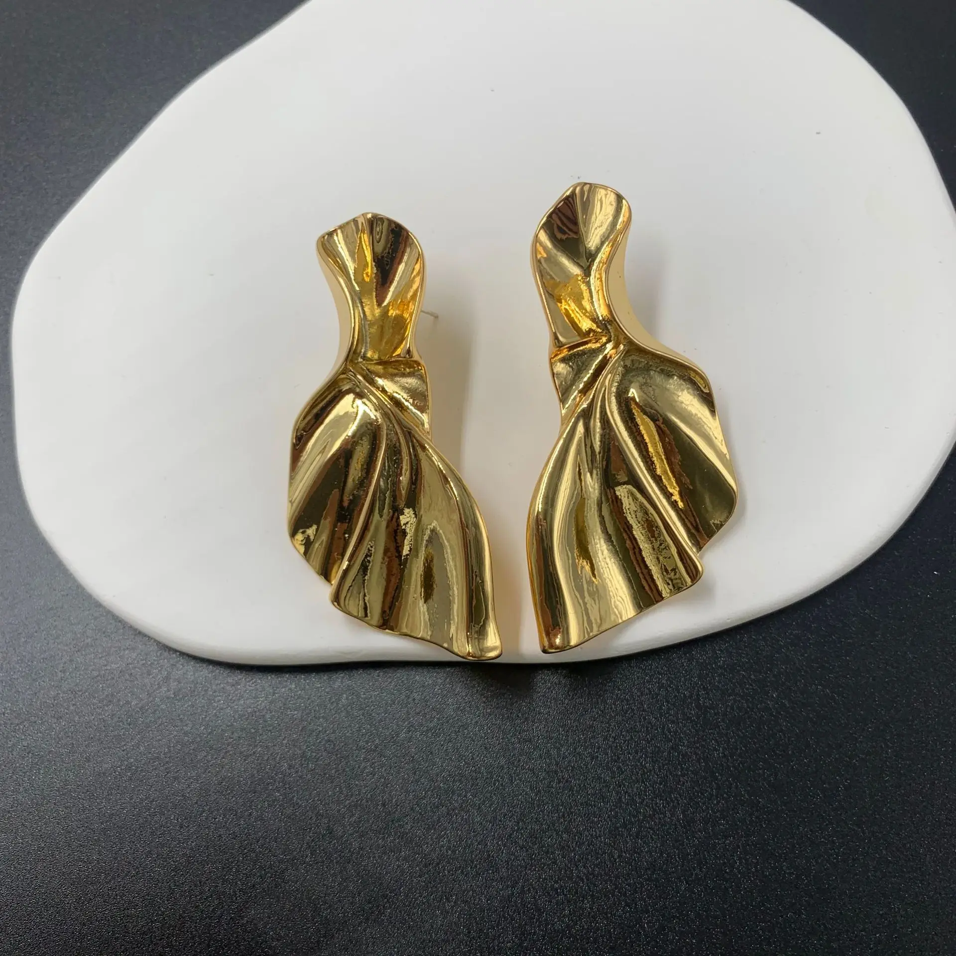 Statement  Gold Plated Mirror Wrinkle Fan Earrings Chunky Vintage Western style stud earring