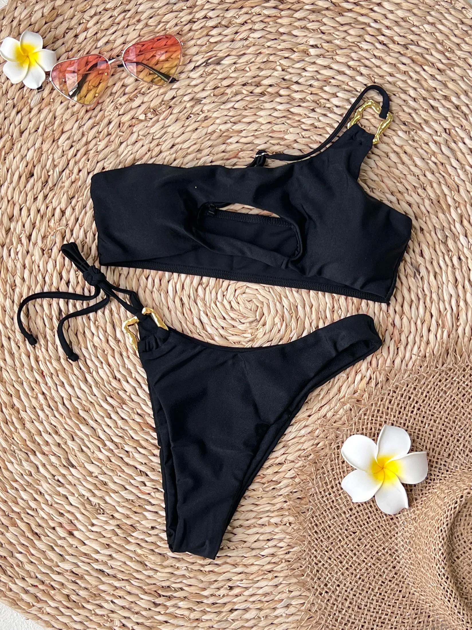 

2025 Hot Sale Buckle One Shoulder Bikini Women Slipt Swimsuit Fashion Sexy Cut Out Biquini Lady Swimwear Bathing Suit Beachwear