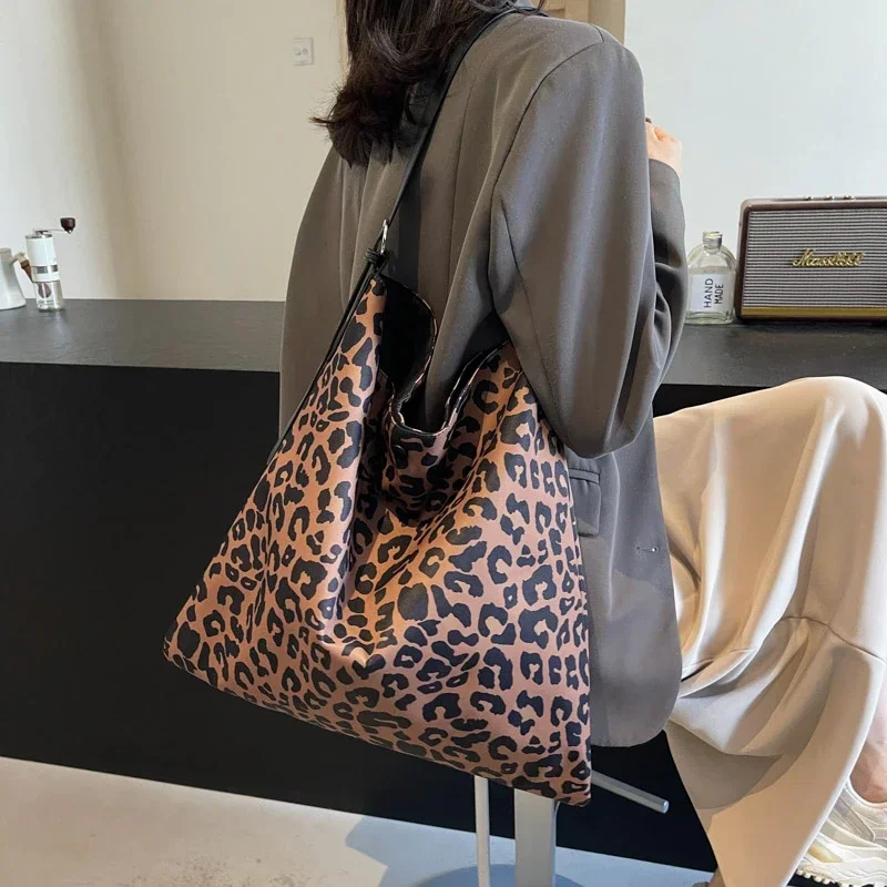 PU Large Capacity 2024 High Quality Tote Bag Panther Pattern Buckle Popular Fashion Handbag Soft Versatile Trendy Shoulder Bag