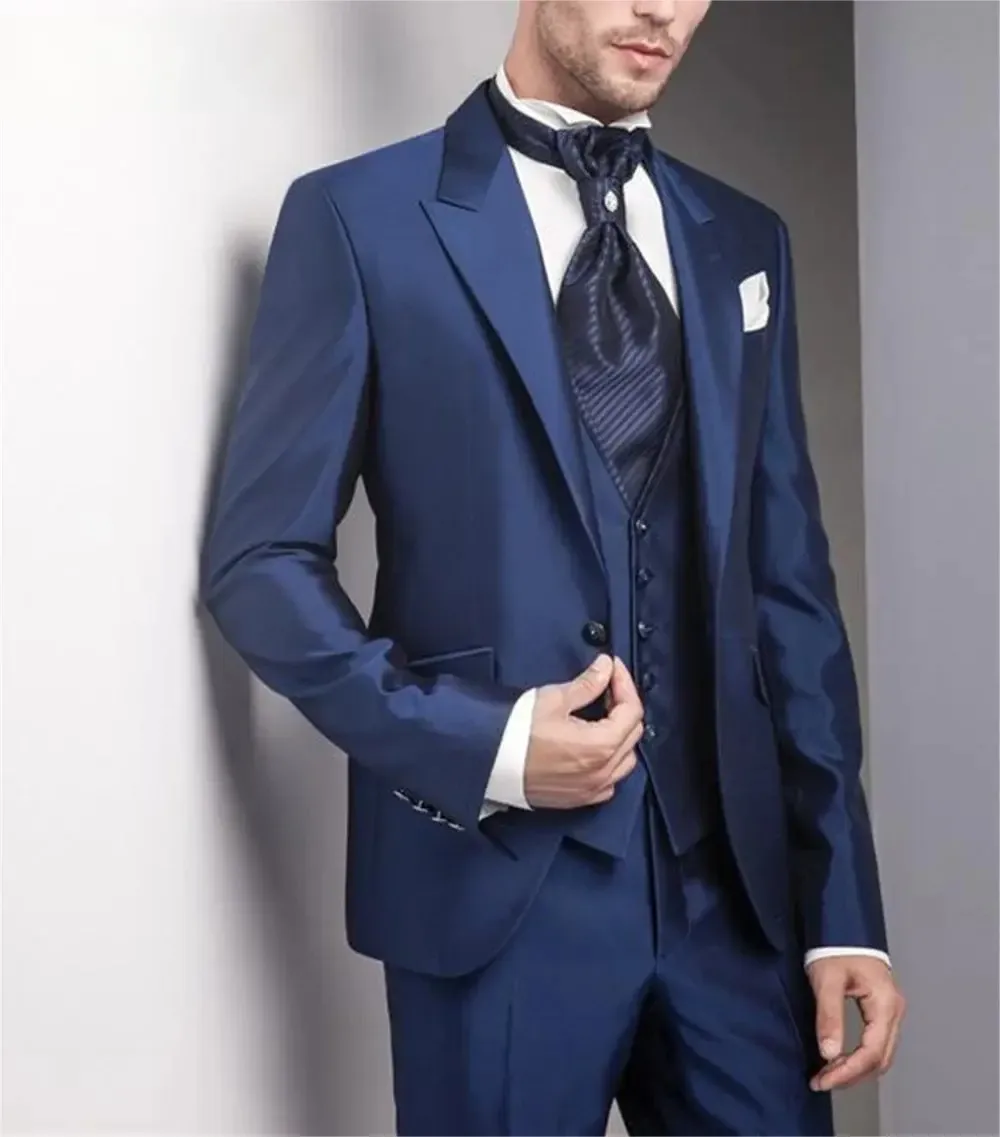 

Модные темно-синие мужские костюмы высокого качества Notc с лацканами Slim Fit Элегантная свадебная куртка из трех предметов Жилет Брюки Наборы для вечеринки по индивидуальному заказу