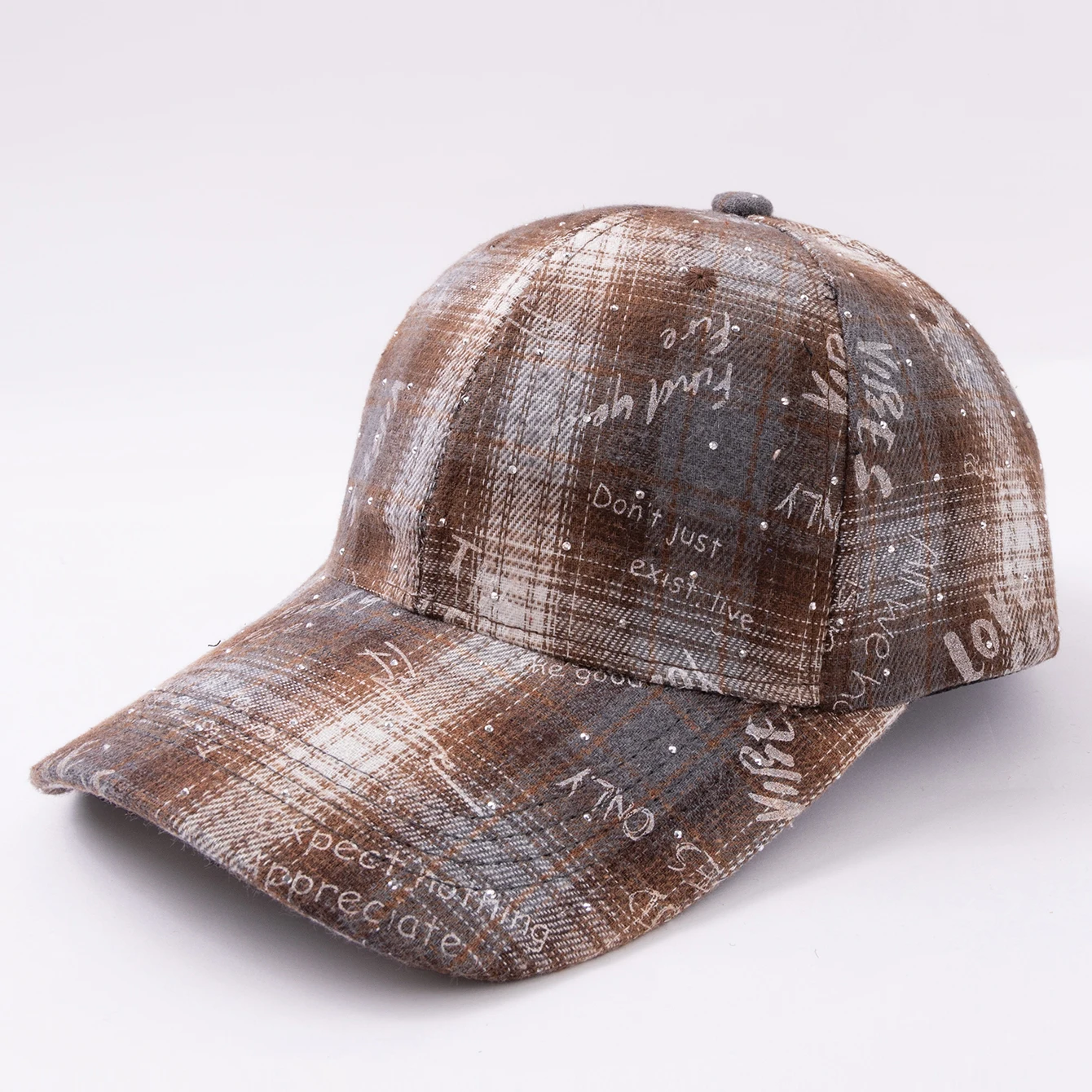 Striped hand-painted letter print shimmering diamond-studded tweed baseball cap with a retro and casual style