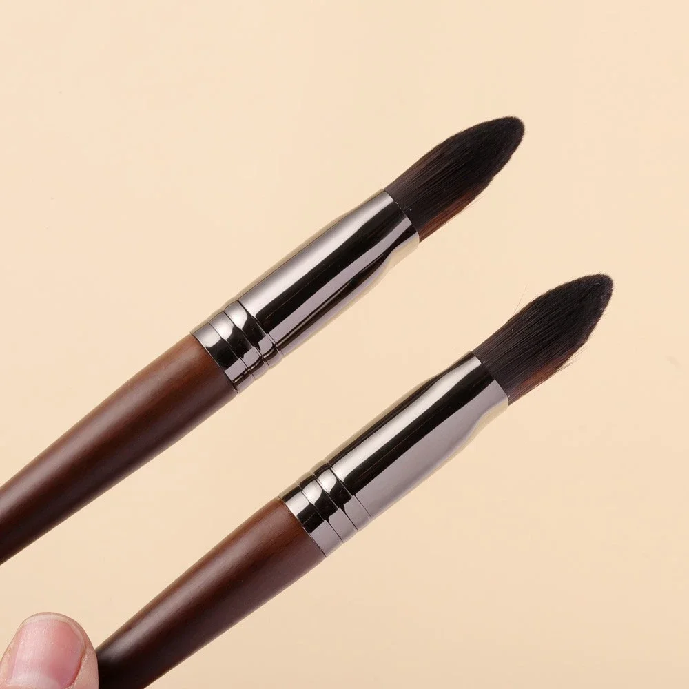 Pędzel z syntetycznym włosiem OVW do kremowych i płynnych podkładek, uwielbiany przez makijażystów