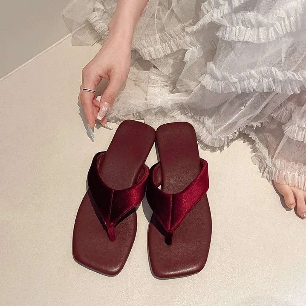 2026 Summer New Women's Solid Color Lightweight Comfortable Square Clip-toe Slippers  Fashionable Beach Casual Flip-flops