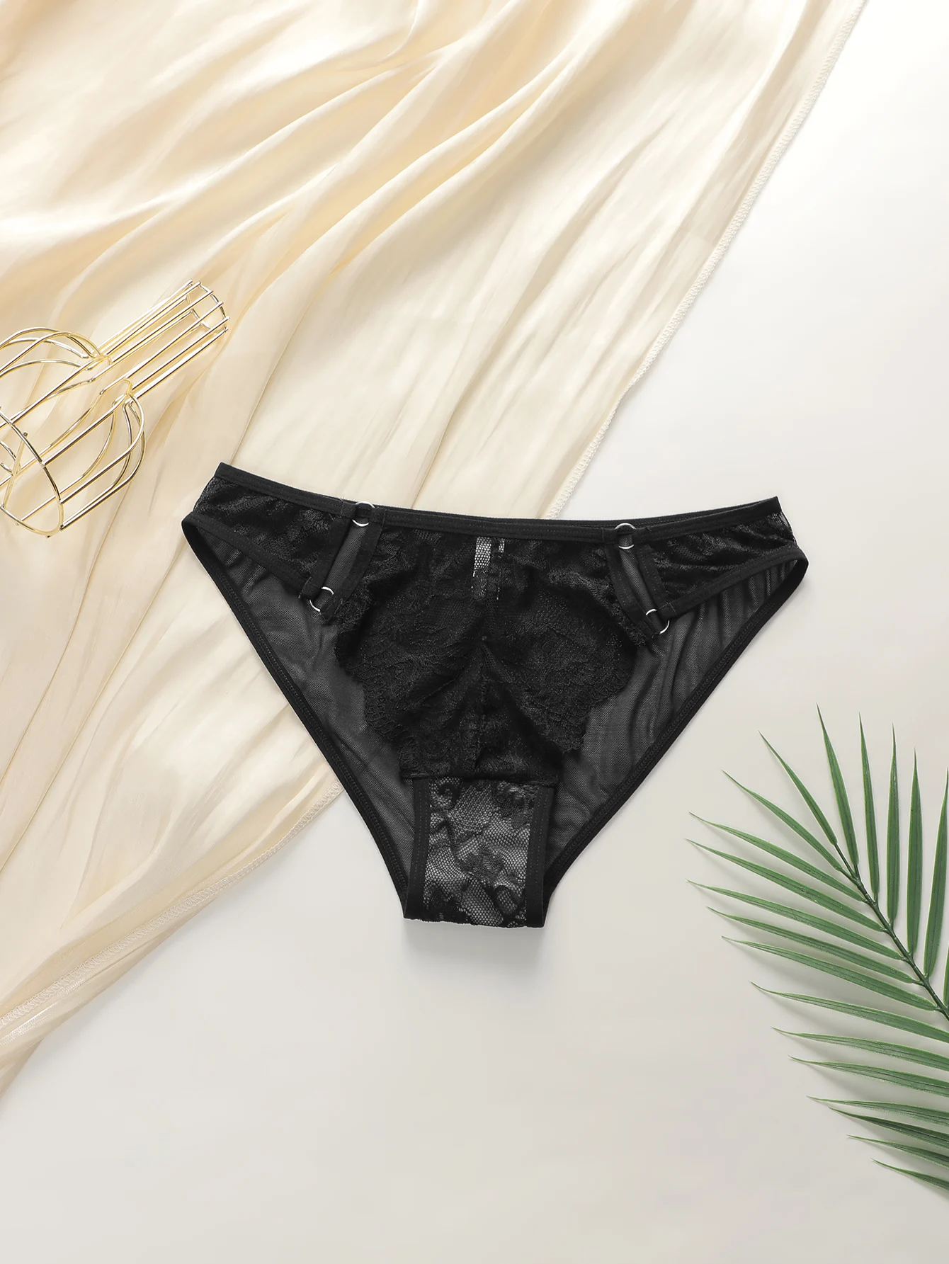 Women's sexy breathable lace underwear with low waist and no trace antibacterial easy to wash and dry underwear C2661