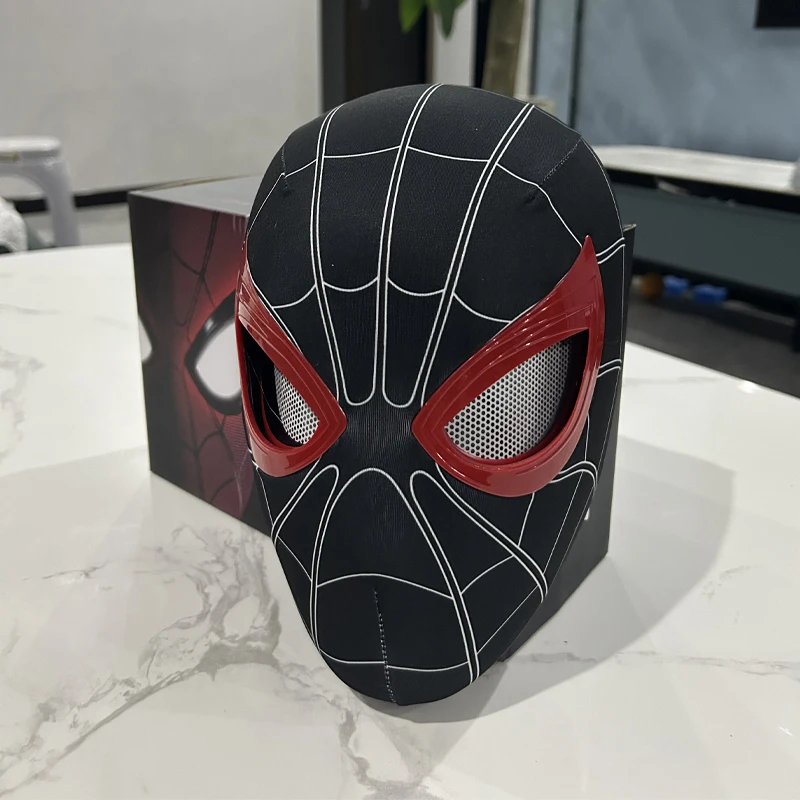 Direct leverbaar: 1:1 schaal Miles Morales Spider-Man elektronisch masker met bewegende, oplichtende ogen, ringbediening, cosplay speelgoed, cadeau voor jongens