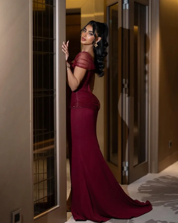 Бордовые длинные вечерние вечерние платья русалки с оборками и открытыми плечами, рюшами и разрезами из бисера, индивидуальное платье из джерси для выпускного вечера