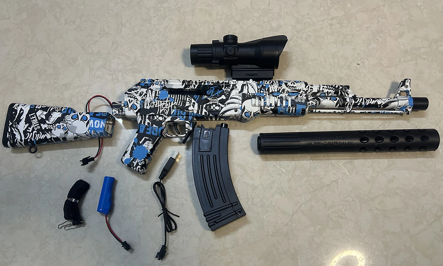 Pistola giocattolo elettrica continua con sfera di gel Ak47 disponibile in due colori con batteria 3.7 e cavo di ricarica, modello di gioco per ragazzi, regalo di Capodanno