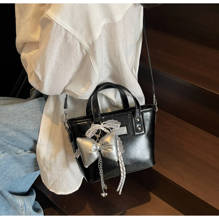 

Classic Tote Bag Women's Handbag Messenger Option High-Quality Leather Spacious Elegant Design