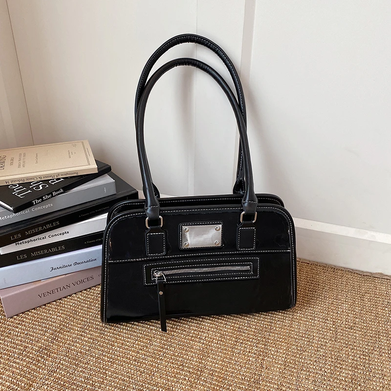 

Classic Designer Paris Fashion Large Capacity Tote Bag For Commuter Women With Solid Color Leather Material