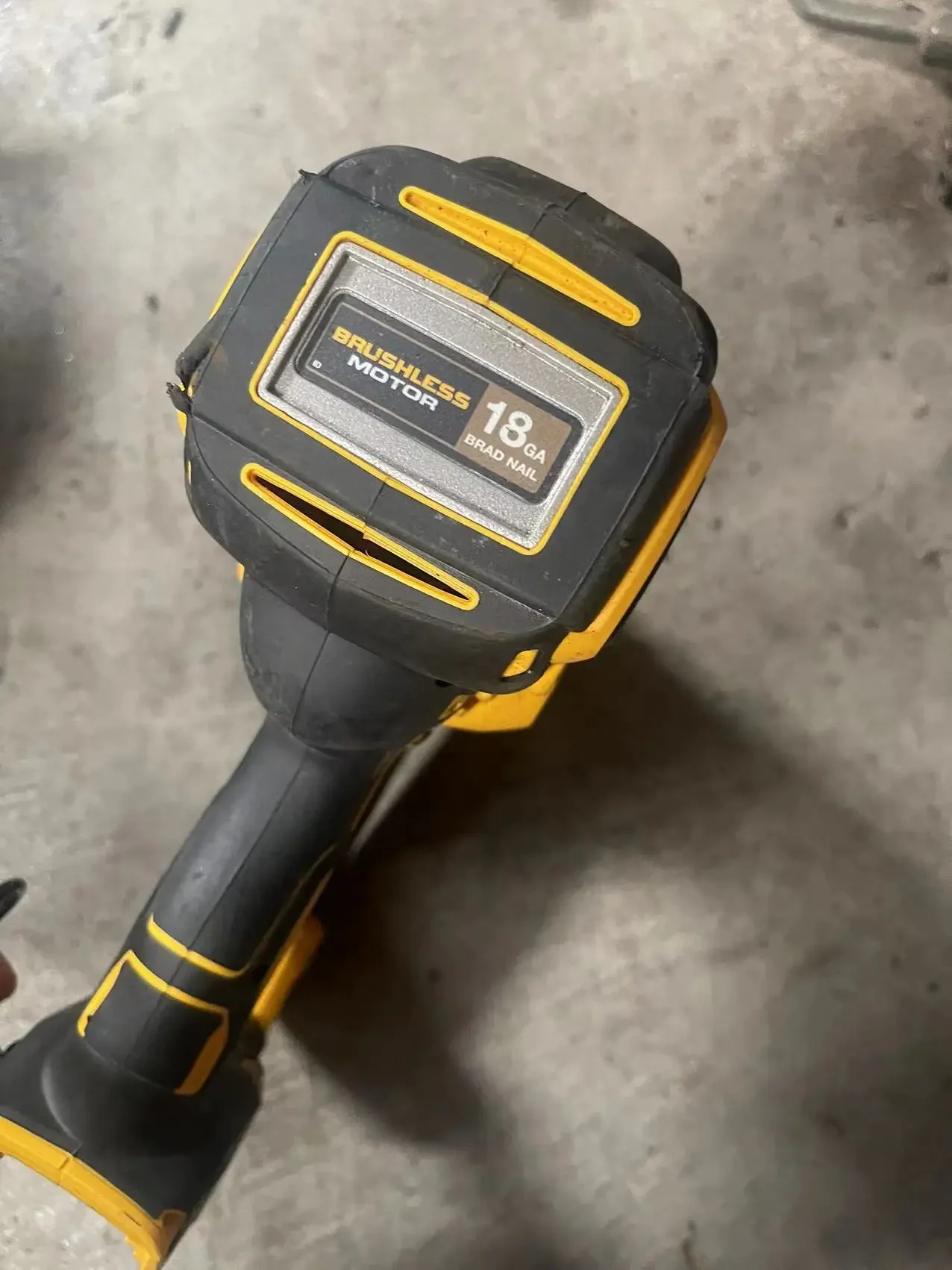 Imagem -02 - Dewalt Dcn680 20 Volts Cordless Nailer 18 Gauge Brad Nailer Apenas Ferramenta Usada