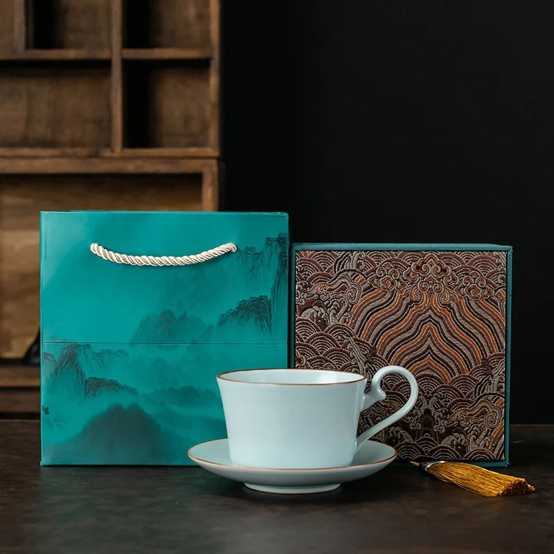 ensemble-tasse-et-soucoupe-a-cafe-haut-de-gamme-avec-option-d'impression-de-logo-coffret-cadeau-elegant-mugs-et-soucoupes-premium