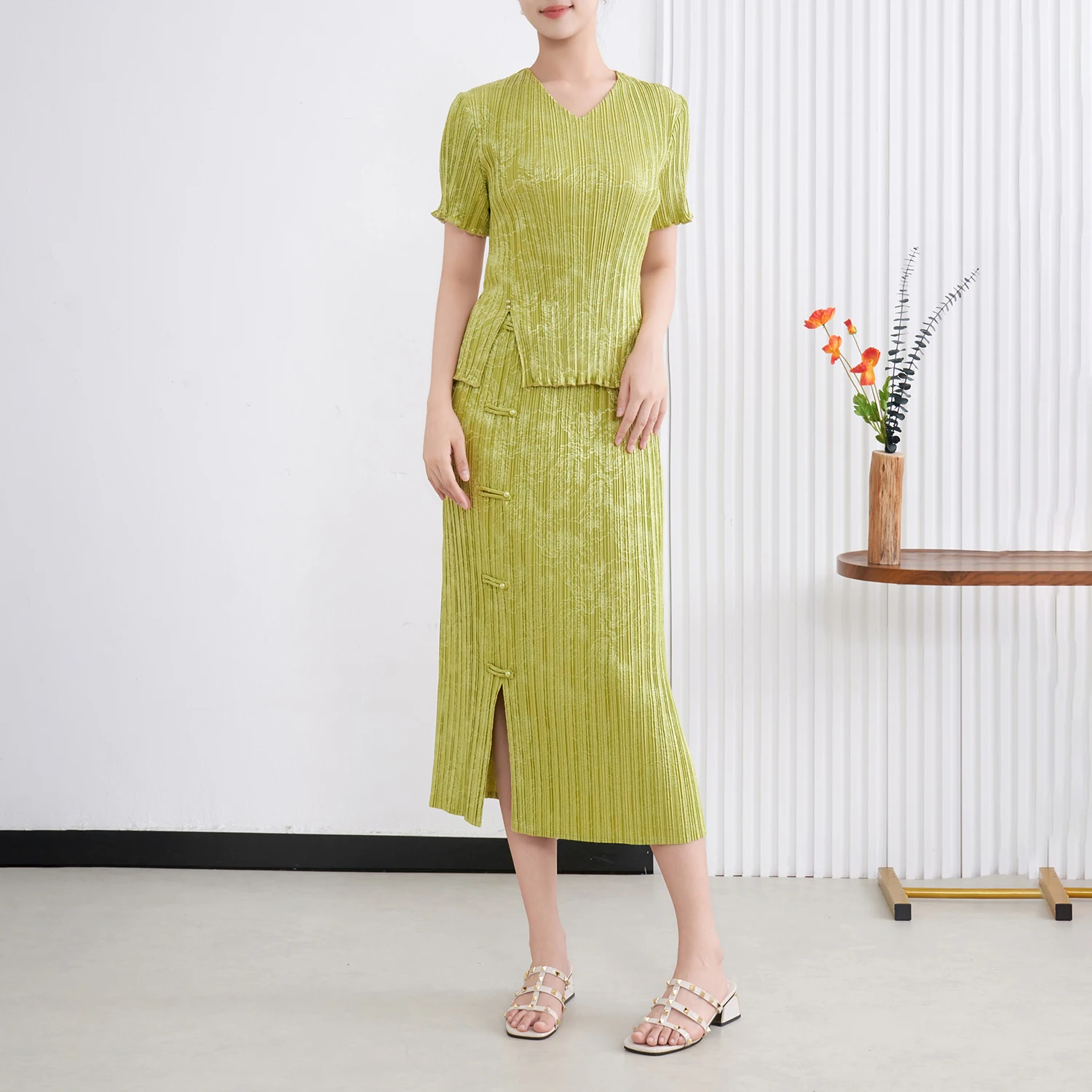 2025, Sommer-Neues Miyake-Plissee-Set für Damen, lässiges zweiteiliges Outfit mit chinesischem Vintage-Stil, Hemd und Rock